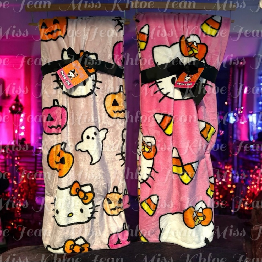 - Hello Kitty Halloween Blanket Set